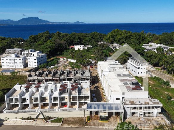Casa adosada dúplex lista para habitar en Sosúa con piscina privada en Playa Chiquita