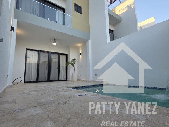 Casa adosada dúplex lista para habitar en Sosúa con piscina privada en Playa Chiquita