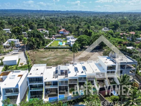 Turnkey 4-Bedroom Townhouse with Private Pool in Perla Marina