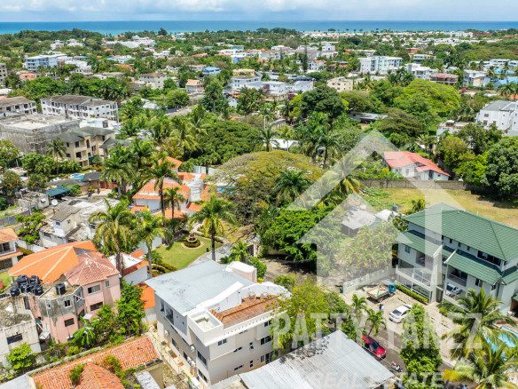 Departamento de 1 recámara con patio trasero privado y jacuzzi, a unos pasos de la playa de Cabarete
