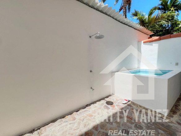 Departamento de 1 recámara con patio trasero privado y jacuzzi, a unos pasos de la playa de Cabarete
