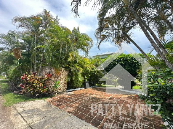 Villa amueblada de 3 dormitorios con piscina privada cerca de las playas de Sosúa