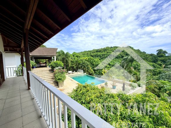 5-Bedroom Villa in Las Terrenas, Samaná with Panoramic View
