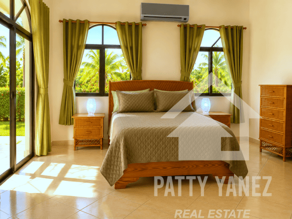 3-Bedroom Villa with Guest House in Playa Encuentro