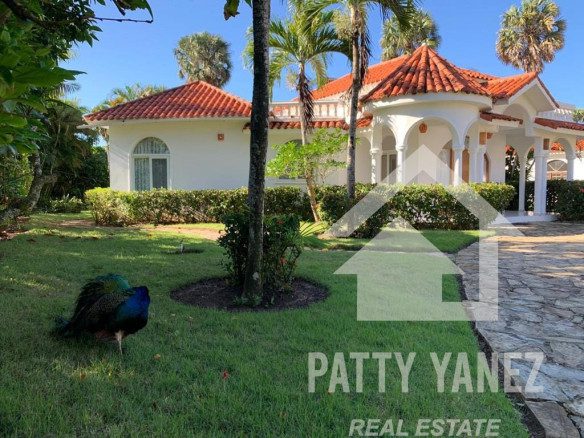 3-Bedroom Villa with Guest House in Playa Encuentro