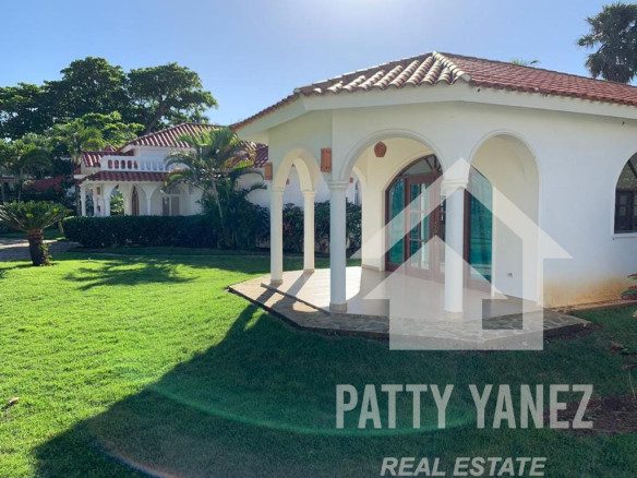 3-Bedroom Villa with Guest House in Playa Encuentro