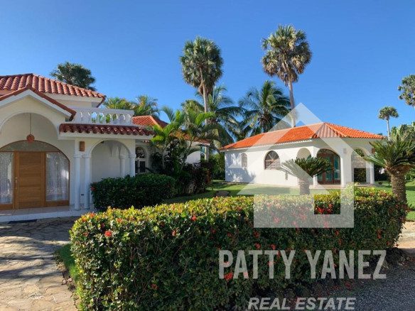 3-Bedroom Villa with Guest House in Playa Encuentro