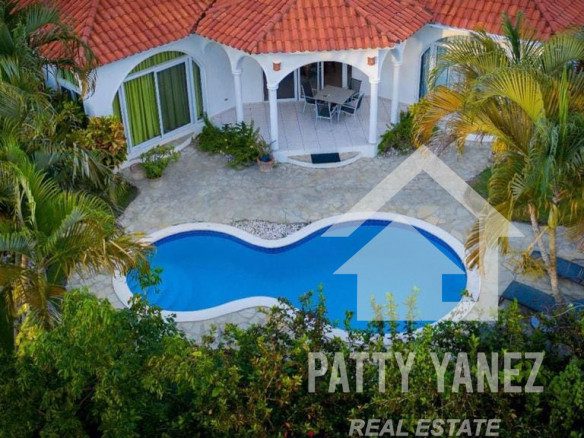 3-Bedroom Villa with Guest House in Playa Encuentro