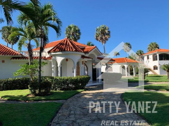 3-Bedroom Villa with Guest House in Playa Encuentro