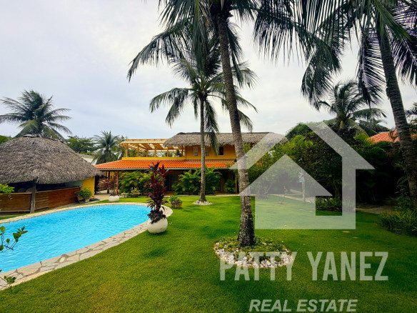 Hotel boutique en venta en Playa Encuentro con 9 suites, piscina y ático