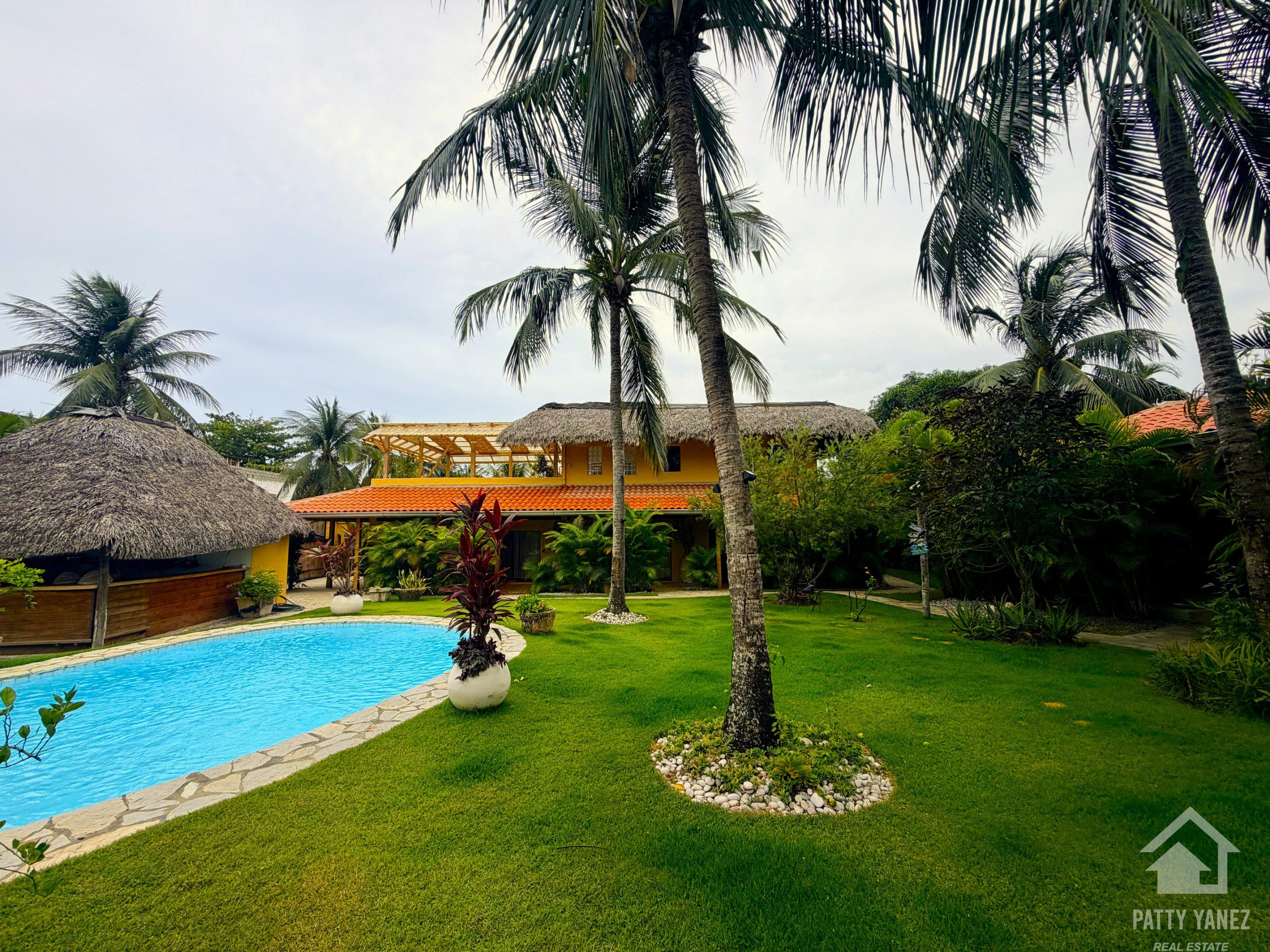 Hotel boutique en venta en Playa Encuentro con 9 suites, piscina y ático