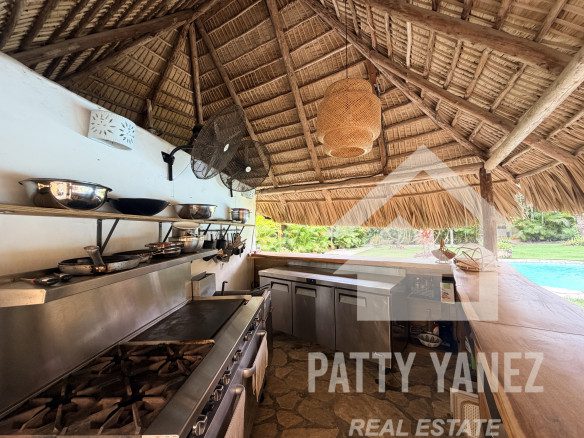 Hotel boutique en venta en Playa Encuentro con 9 suites, piscina y ático