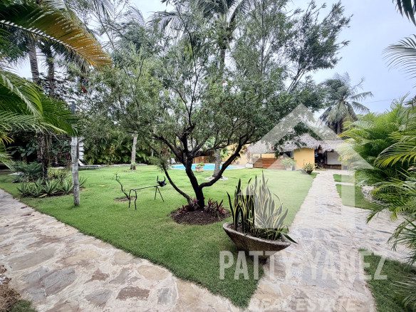 Hotel boutique en venta en Playa Encuentro con 9 suites, piscina y ático