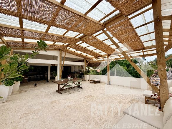 Hotel boutique en venta en Playa Encuentro con 9 suites, piscina y ático