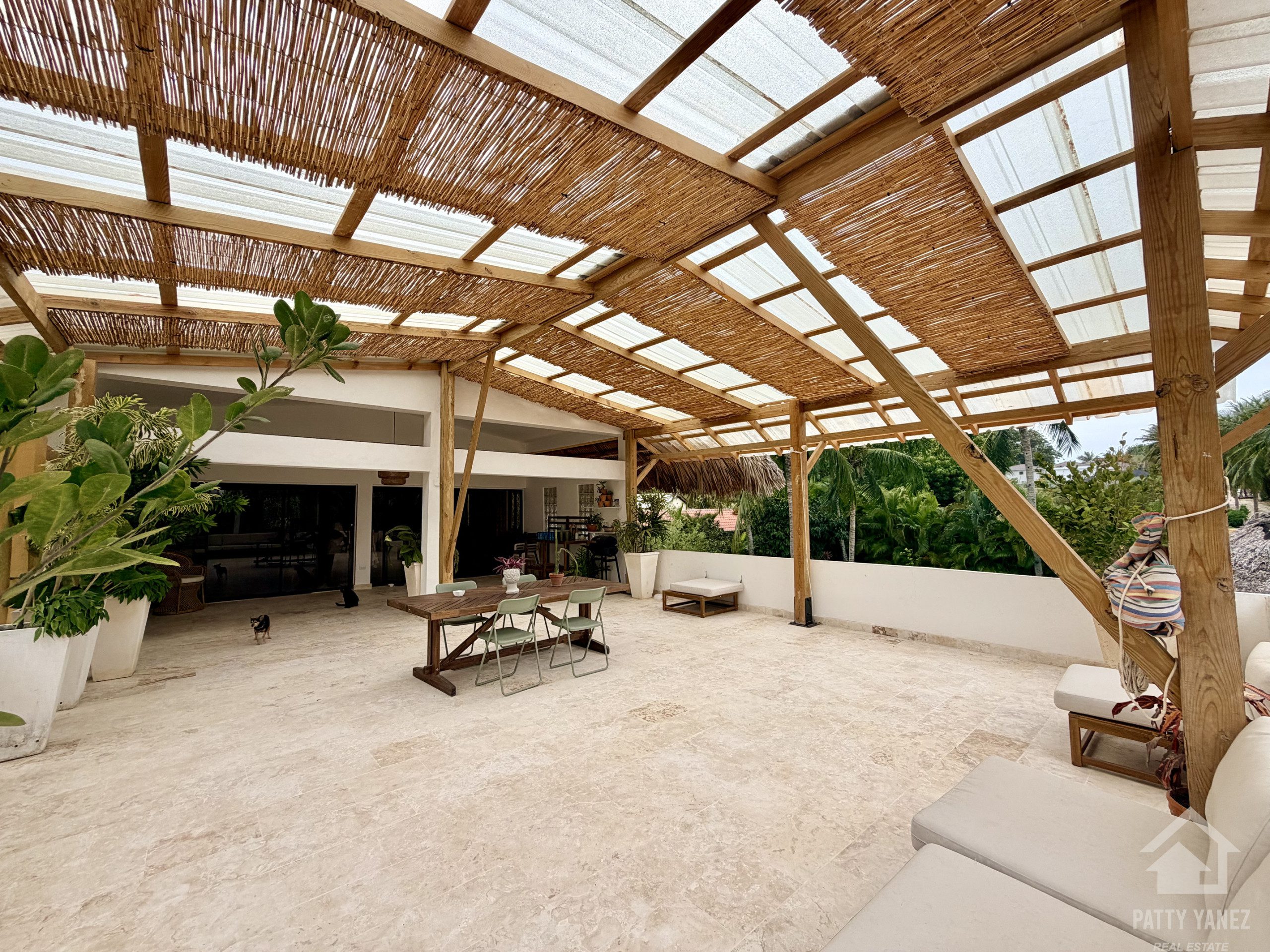 Hotel boutique en venta en Playa Encuentro con 9 suites, piscina y ático
