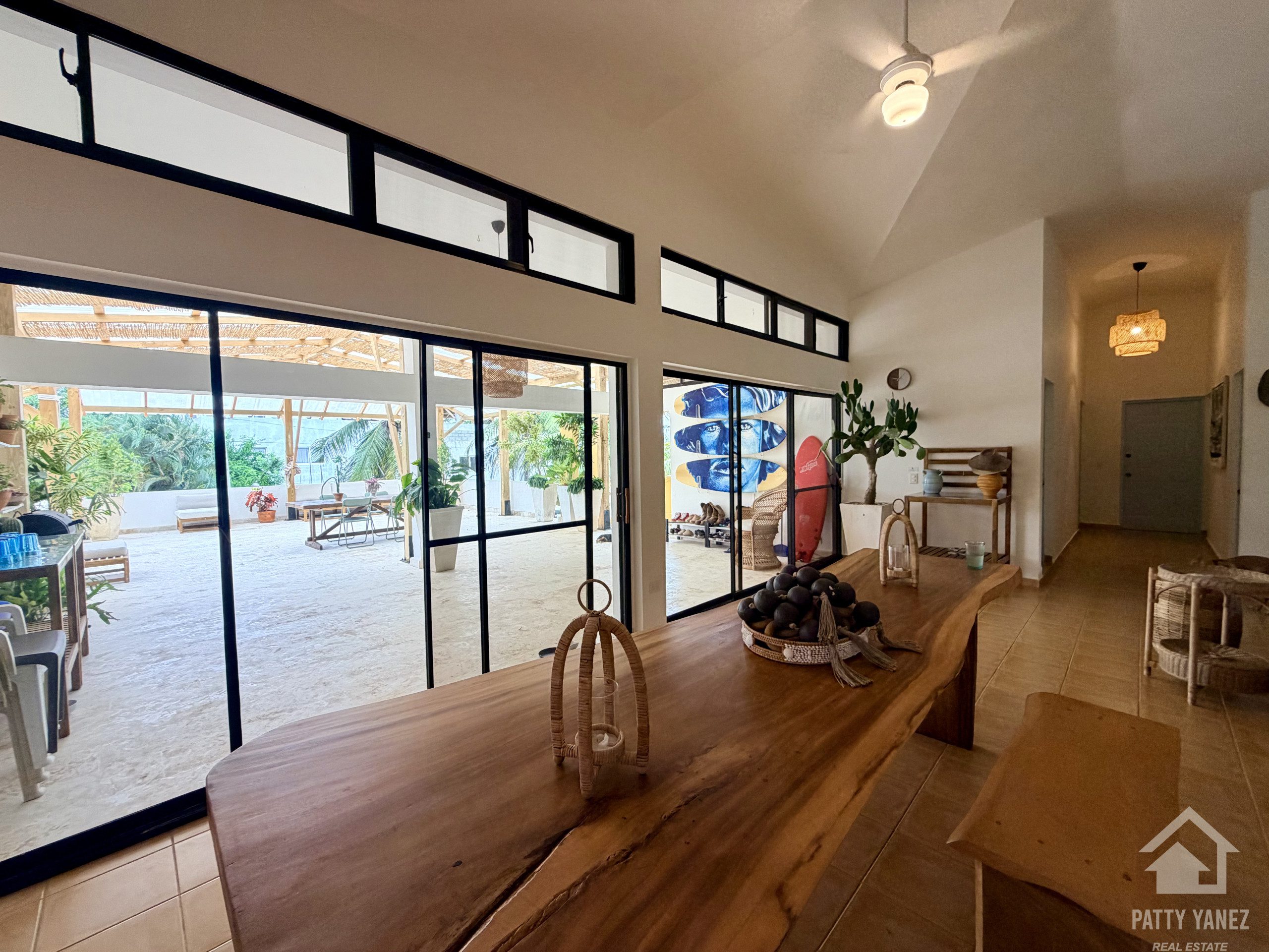 Hotel boutique en venta en Playa Encuentro con 9 suites, piscina y ático
