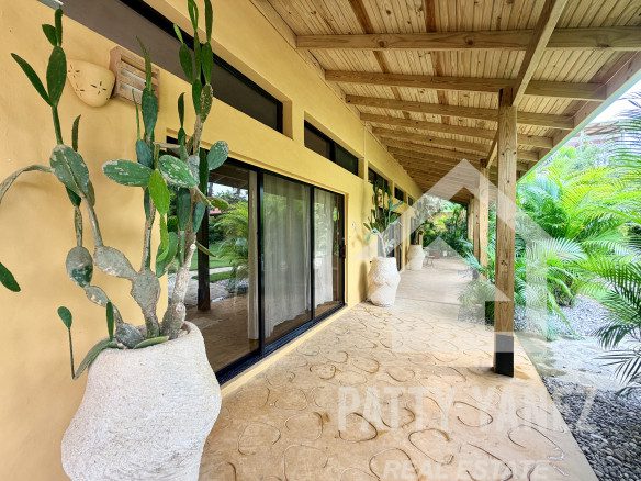 Hotel boutique en venta en Playa Encuentro con 9 suites, piscina y ático