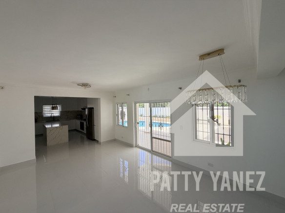 Villa de 5 recámaras con jardín privado y piscina