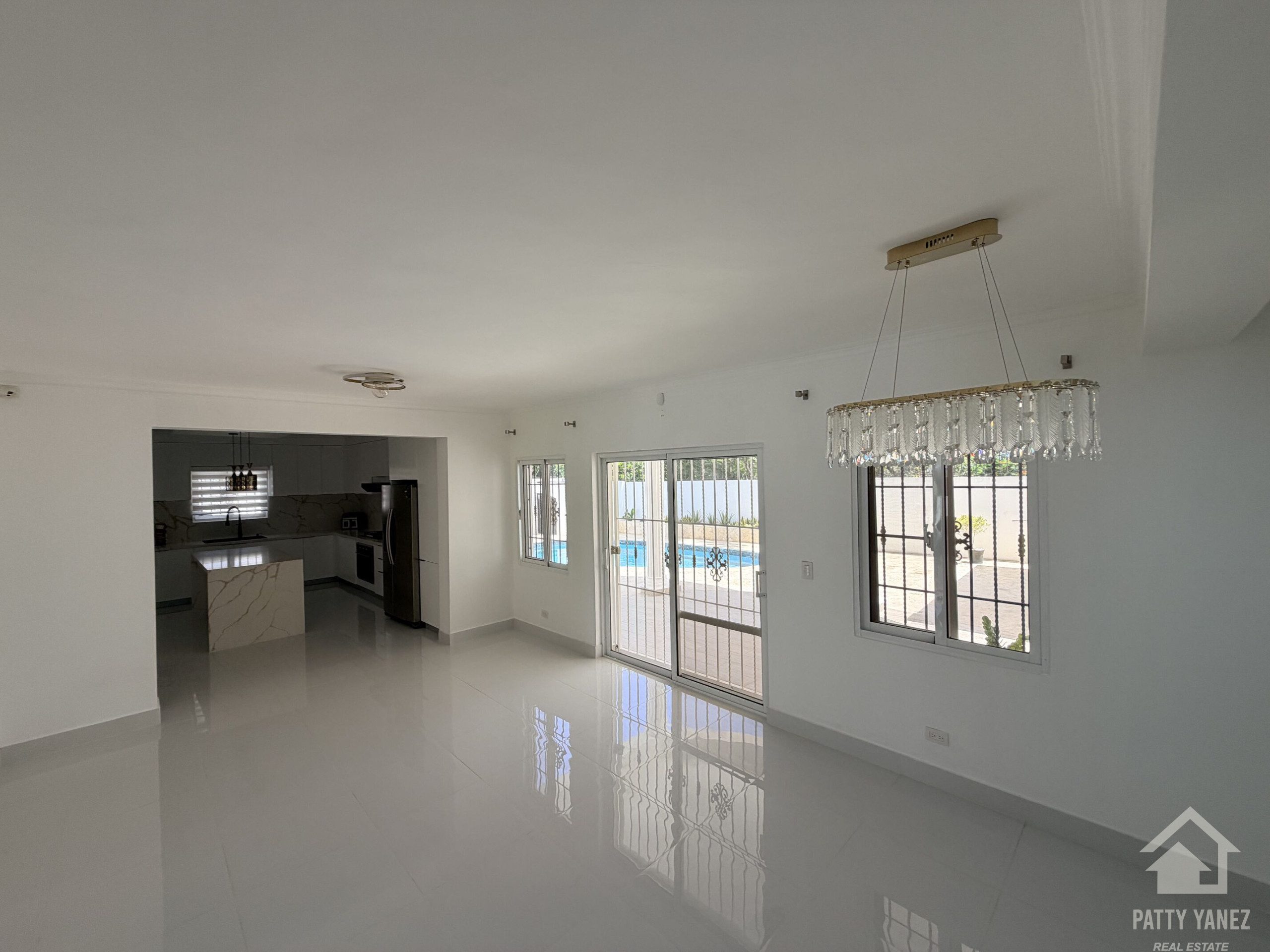 Villa de 5 recámaras con jardín privado y piscina