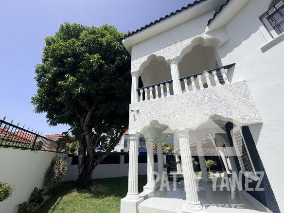 Villa de 5 recámaras con jardín privado y piscina