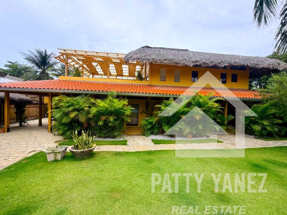 Hotel boutique en venta en Playa Encuentro con 9 suites, piscina y ático