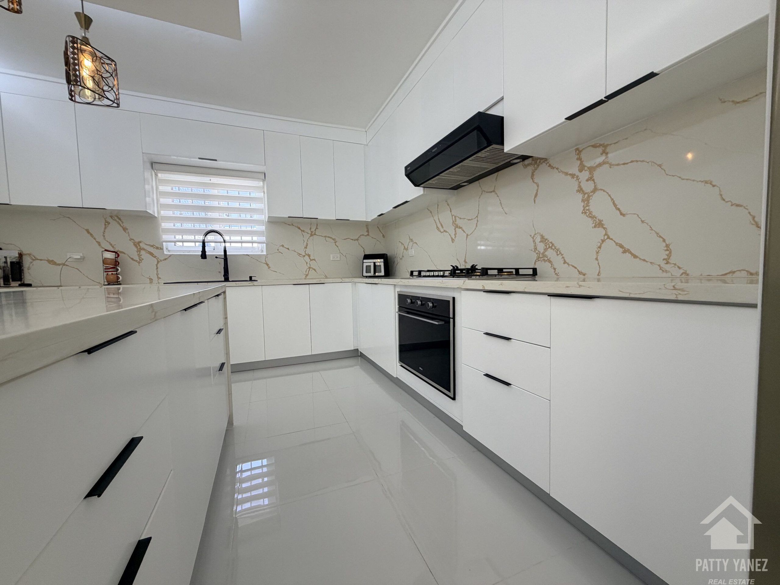 Villa de 5 recámaras con jardín privado y piscina