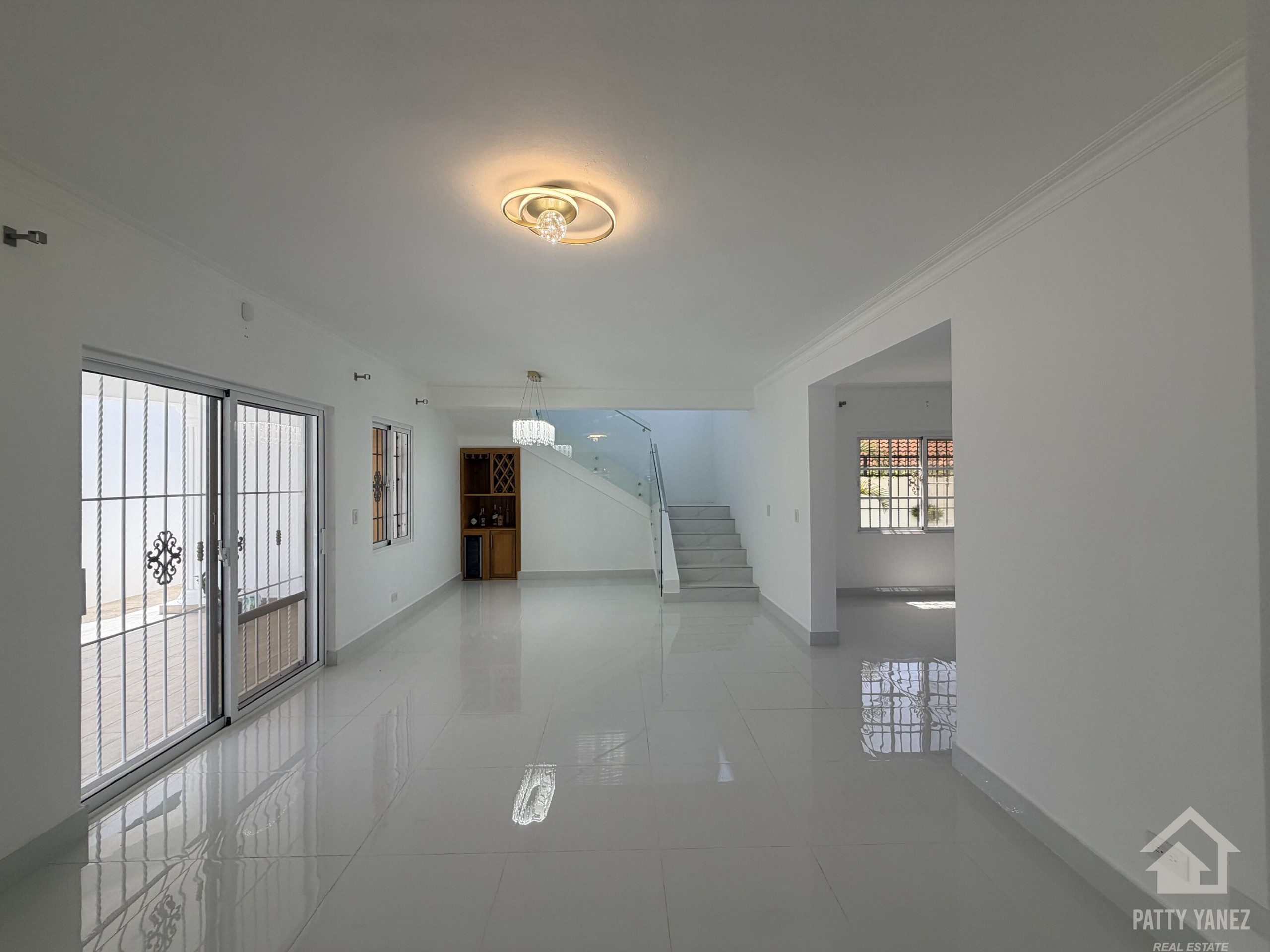 Villa de 5 recámaras con jardín privado y piscina