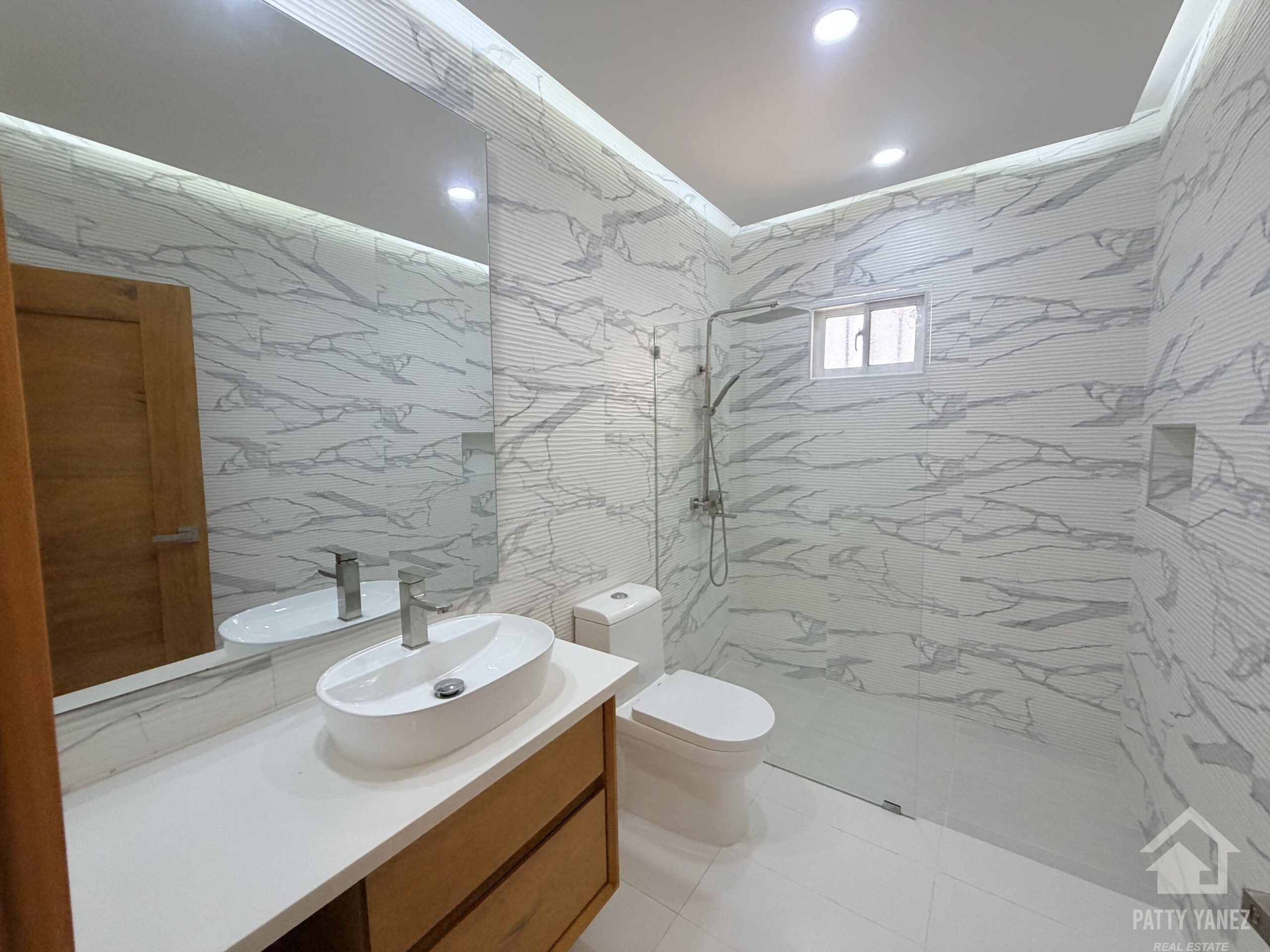 Villa de 5 recámaras con jardín privado y piscina