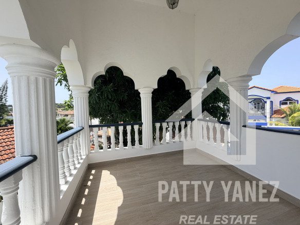 Villa de 5 recámaras con jardín privado y piscina