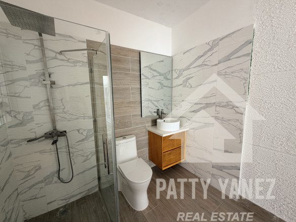 Villa de 5 recámaras con jardín privado y piscina