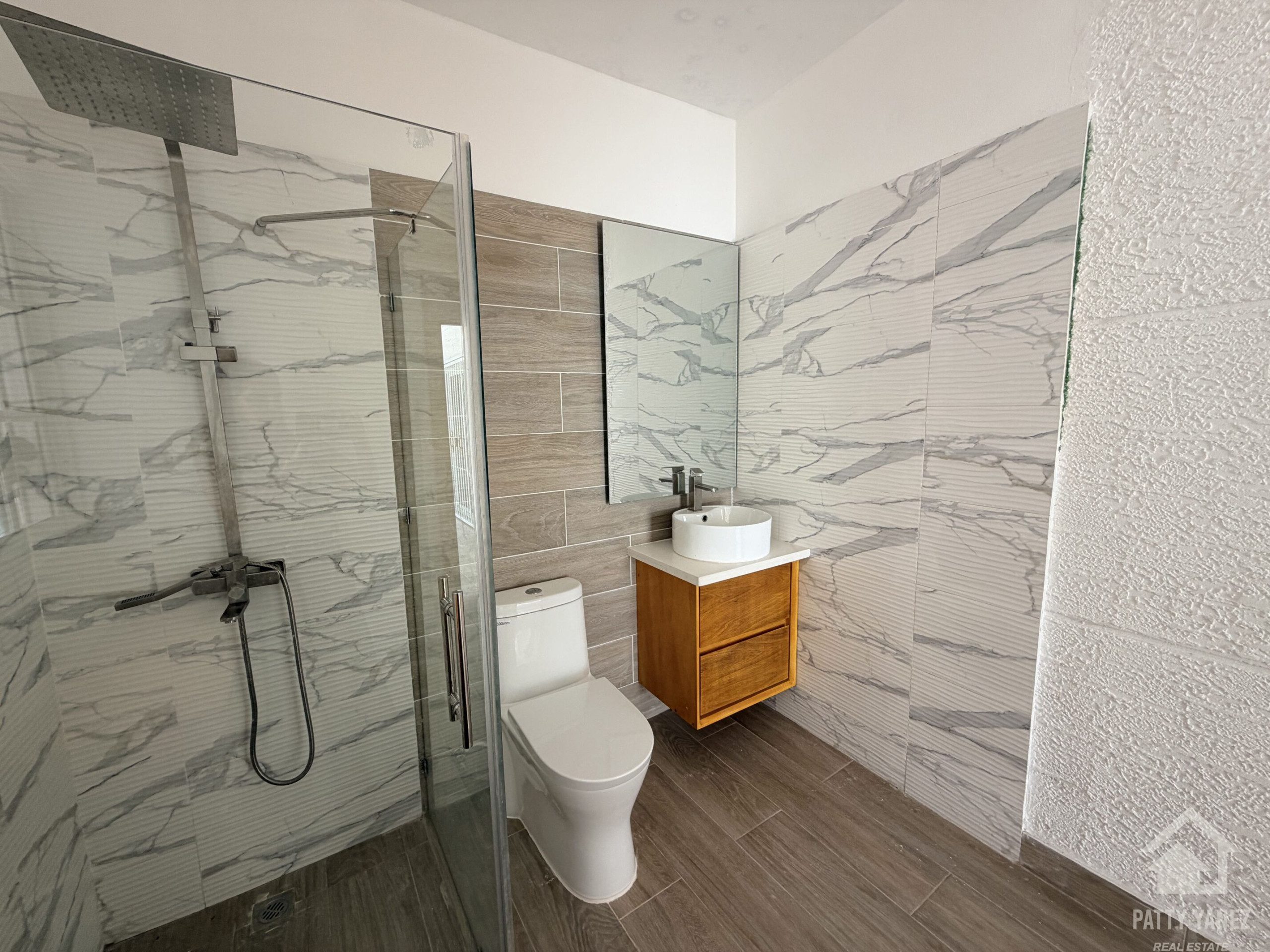 Villa de 5 recámaras con jardín privado y piscina