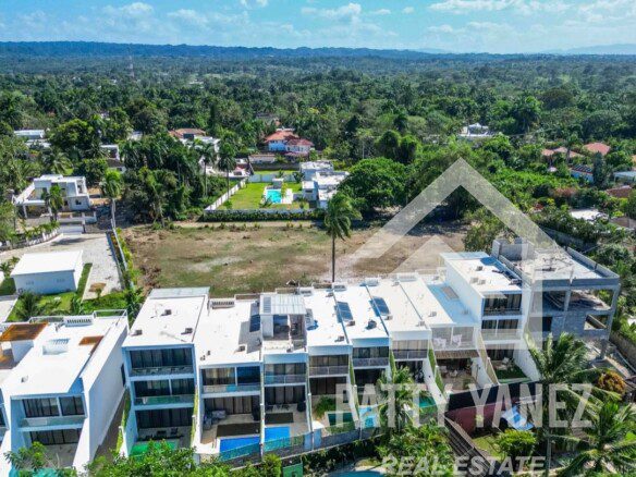 Beautifully Furnished 3-Bedroom Townhouse in Perla Marina close to the Beach