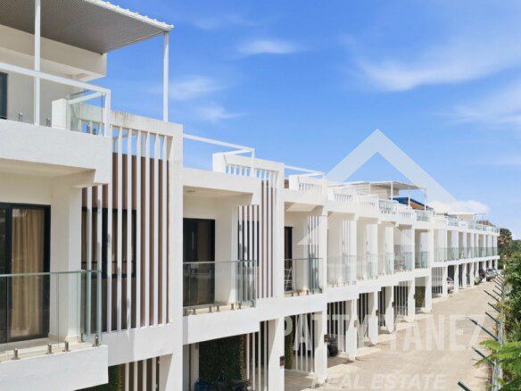 Beautifully Furnished 3-Bedroom Townhouse in Perla Marina close to the Beach