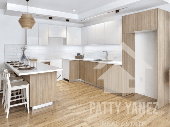Beautifully Furnished 3-Bedroom Townhouse in Perla Marina close to the Beach
