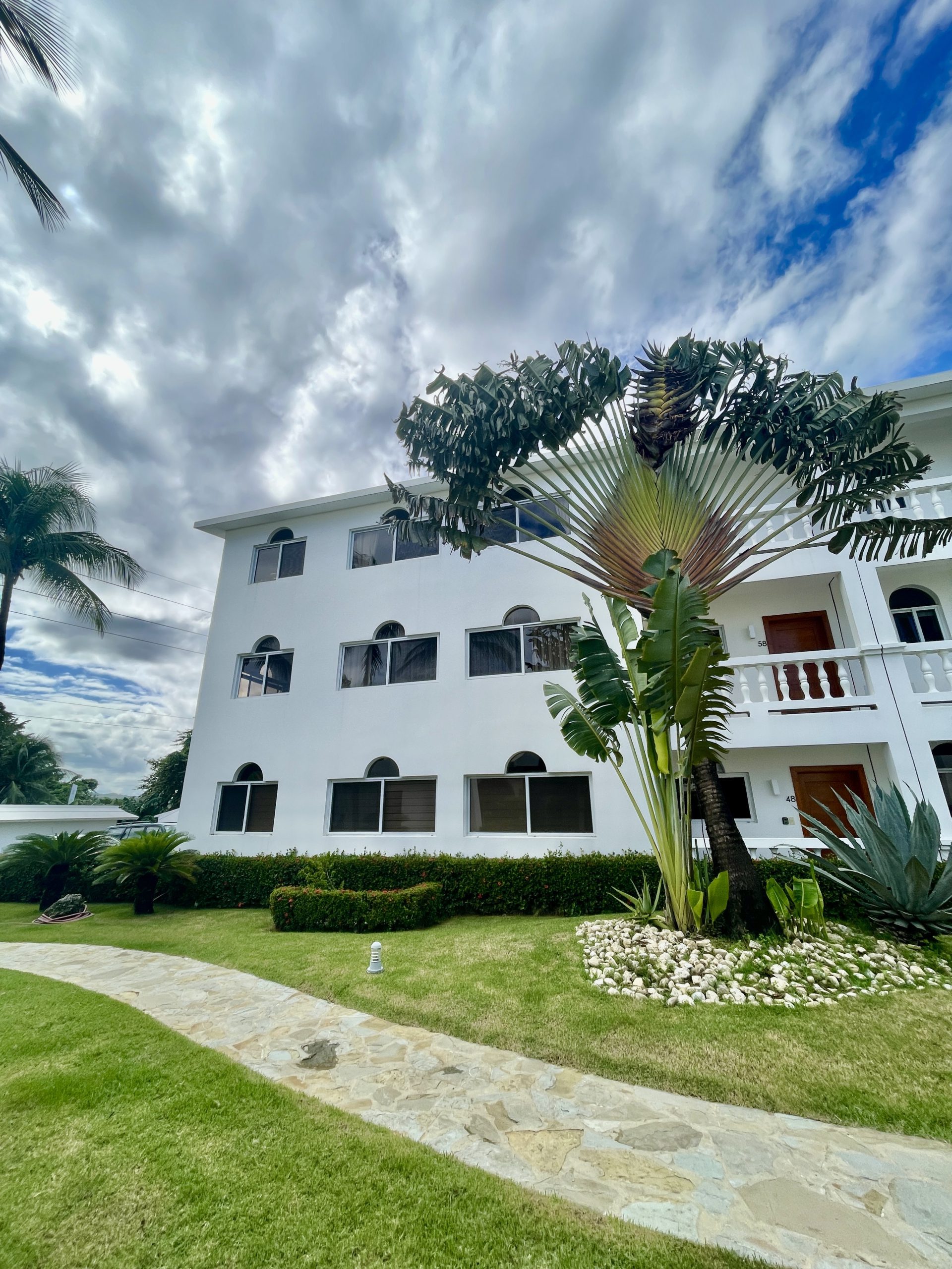 FOR SALE: STYLISH APARTMENT NEAR ENCUENTRO BEACH
