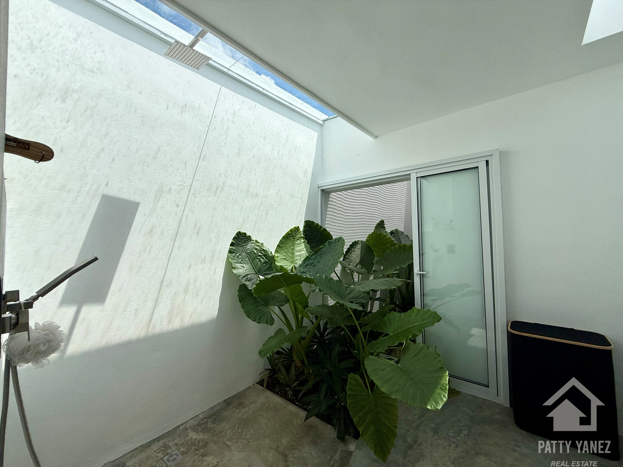 Modern Tropical Villa with Private Pool and Solar Energy System