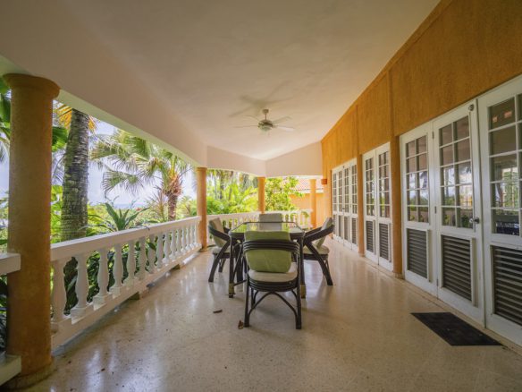 Oceanview 3-Bedroom Villa on a Prime Lot in Playa Encuentro