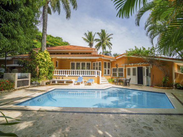 Oceanview 3-Bedroom Villa on a Prime Lot in Playa Encuentro