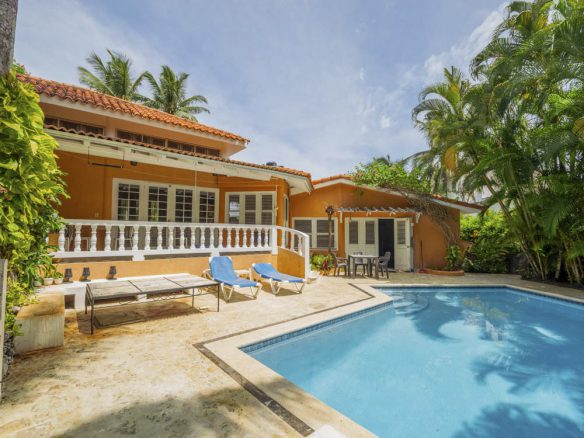 Oceanview 3-Bedroom Villa on a Prime Lot in Playa Encuentro