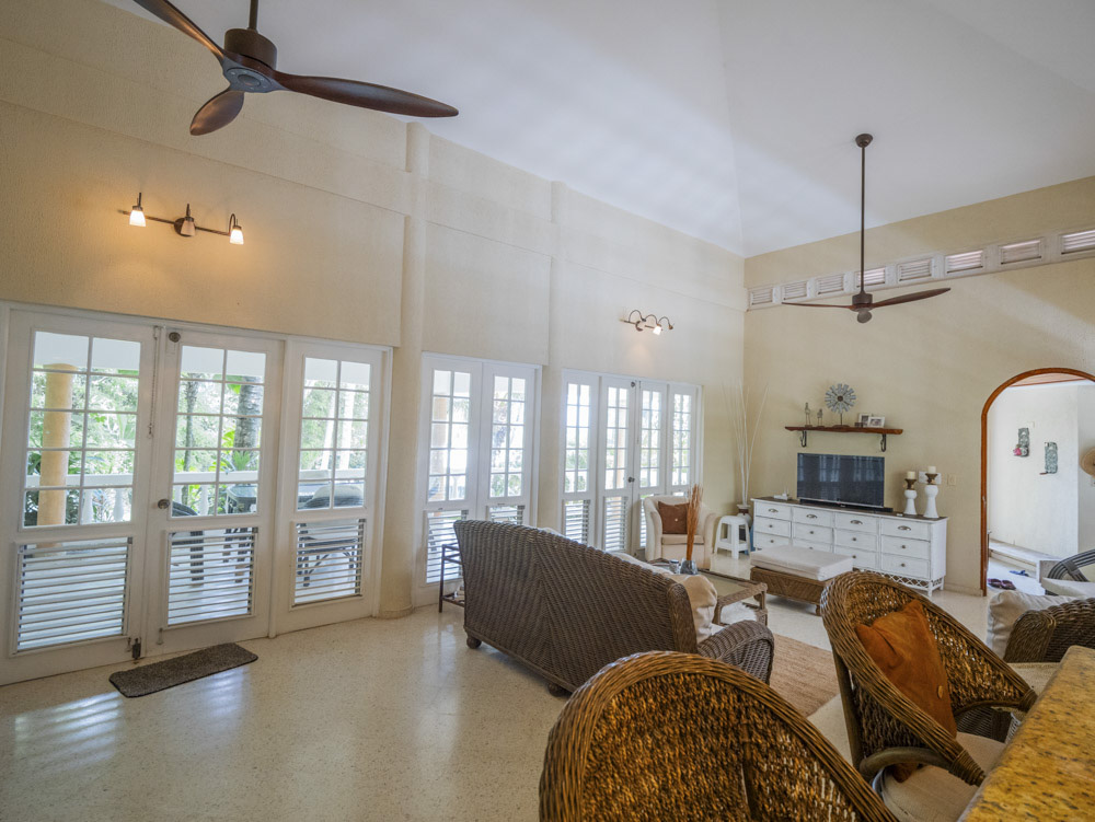 Oceanview 3-Bedroom Villa on a Prime Lot in Playa Encuentro