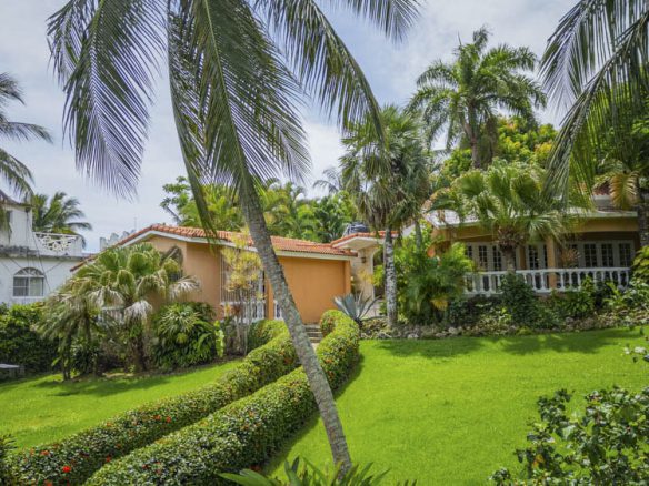 Oceanview 3-Bedroom Villa on a Prime Lot in Playa Encuentro