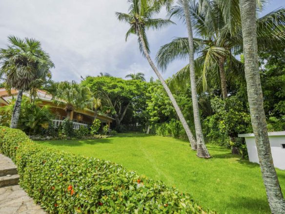 Oceanview 3-Bedroom Villa on a Prime Lot in Playa Encuentro