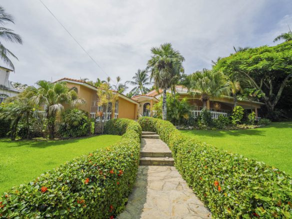 Oceanview 3-Bedroom Villa on a Prime Lot in Playa Encuentro