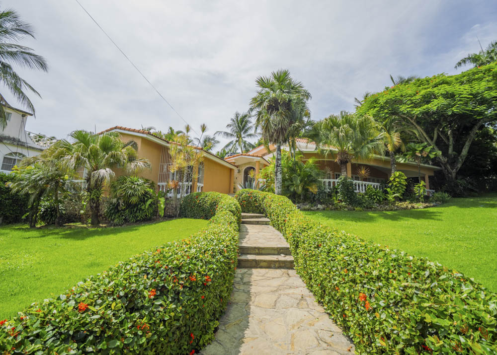 Oceanview 3-Bedroom Villa on a Prime Lot in Playa Encuentro