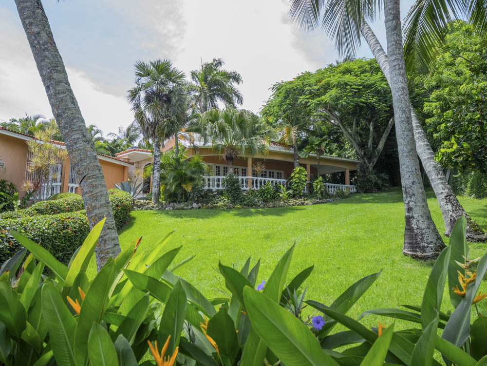 Oceanview 3-Bedroom Villa on a Prime Lot in Playa Encuentro