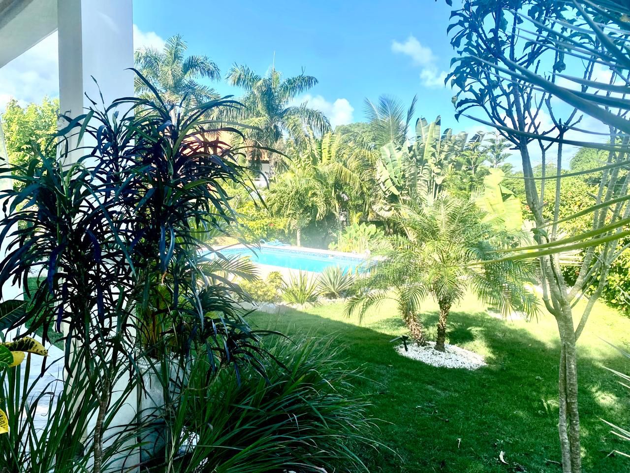 Villa tropical de lujo en venta – A pocos pasos de la playa | Complejo residencial cerrado | Acceso privado a la playa