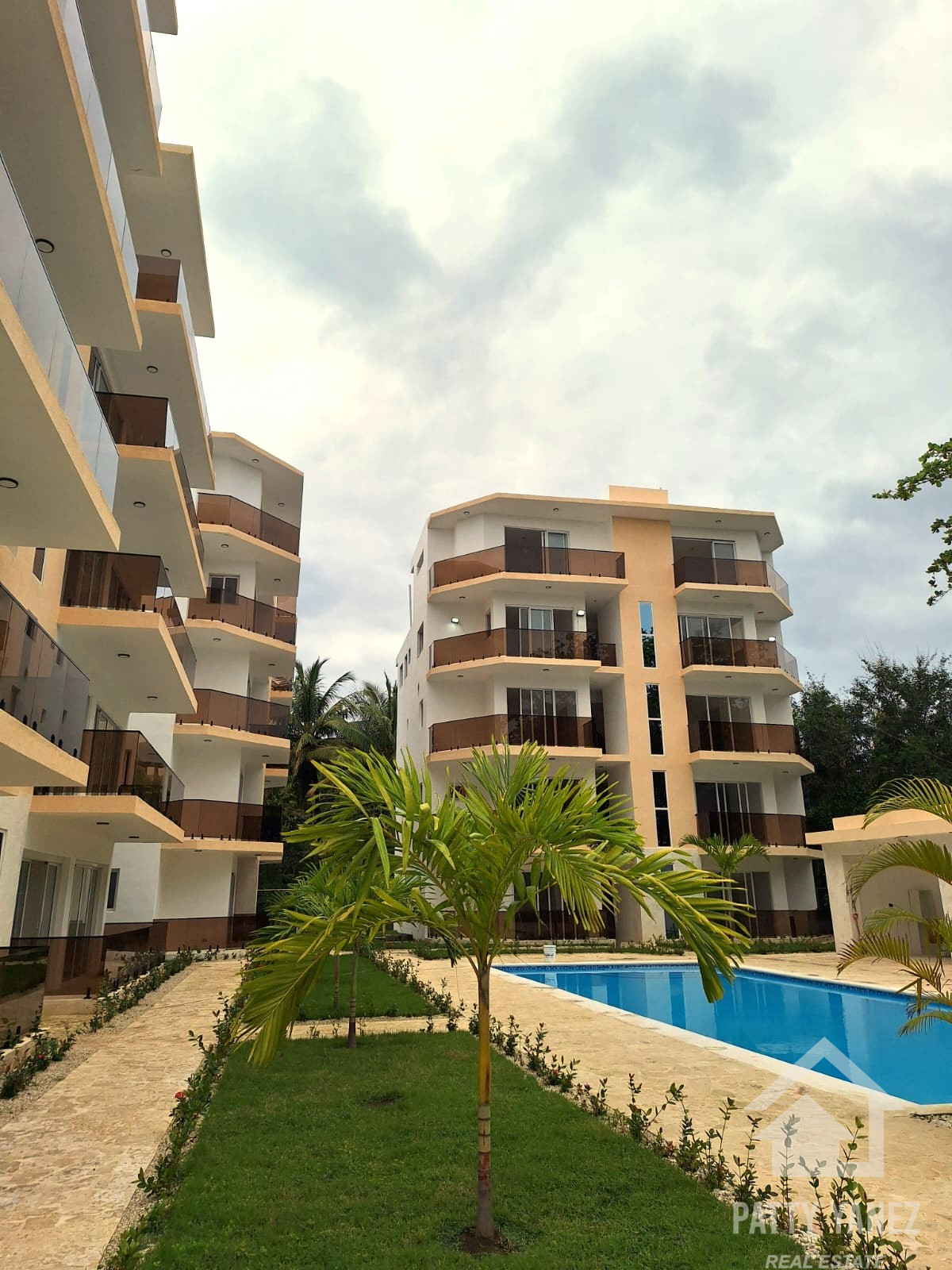 Modern 1-Bedroom Apartment for Sale – Prime Location Near the Beach