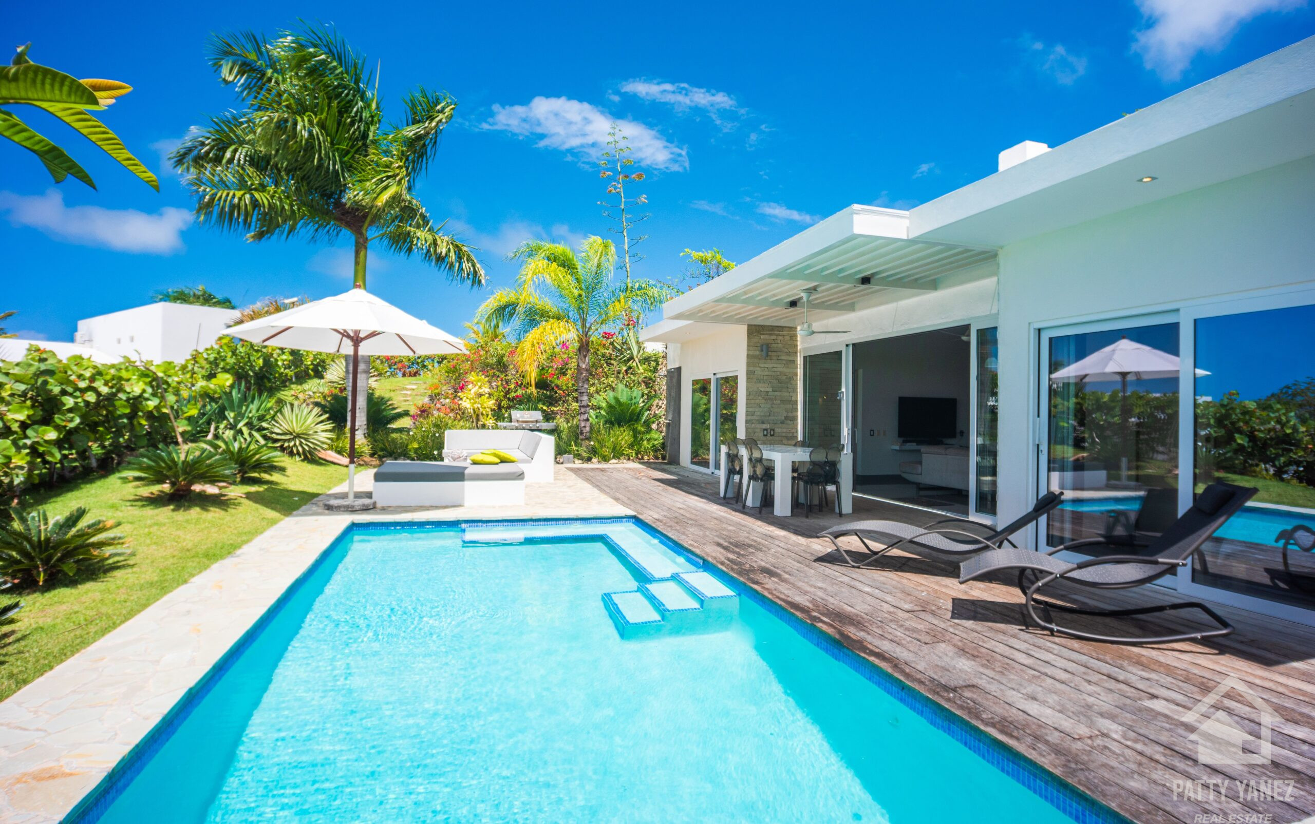 7FifzMBg-scaled Moderna villa tropical en venta en la República Dominicana: oportunidad de inversión