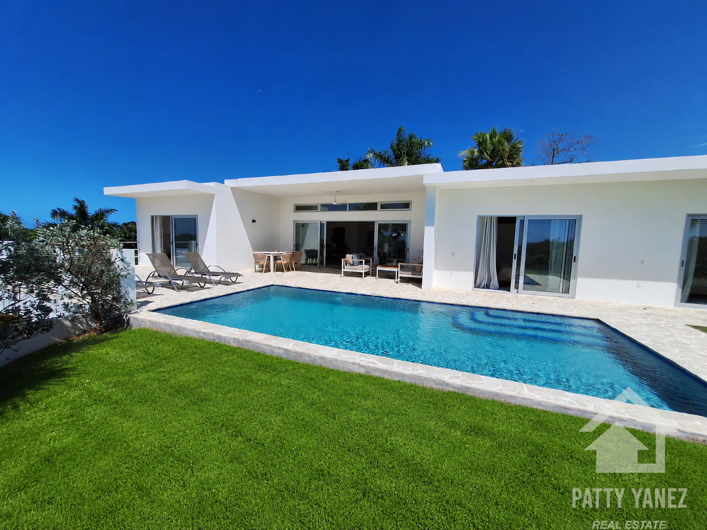 Villa tropical moderna en venta en la República Dominicana: oportunidad de inversión