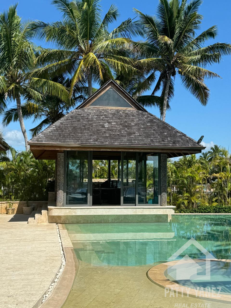 Mega mansión exclusiva frente al mar en Cap Cana: un refugio de lujo y una oportunidad de inversión